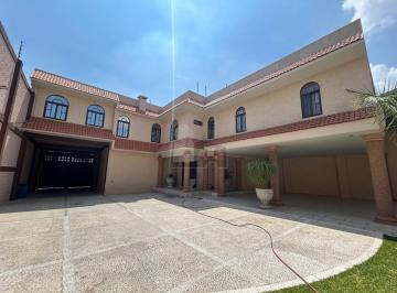 Casa · 453m² · 3 Recámaras · Casa en Venta