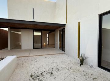 Casa · 337m² · 4 Recámaras · 4 Estacionamientos · Venta de Casa en Soluna Residencial Cholul Merida Yucatan