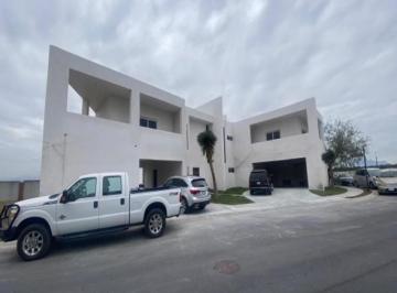 Casa · 664m² · 3 Recámaras · 4 Estacionamientos · Gni, Casa en Venta en Las Aves Residencial And Golf Resort, Pesqueria.