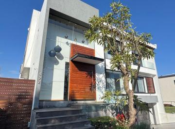 Casa de 5 habitaciones, San Andrés Cholula · Lujosa Casa en Venta con Jardín y 5 Recámaras en La Vista Country Club