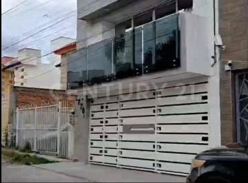 Casa · 222m² · 3 Recámaras · 2 Estacionamientos · Venta de Casa en Rinconada Los Arcos, Zona Paseo Destino