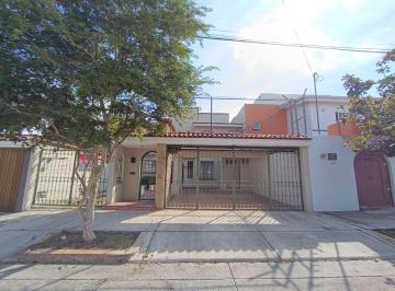 Casa de 3 habitaciones, Zapopan · Casa en Venta Col. Jardines Vallarta
