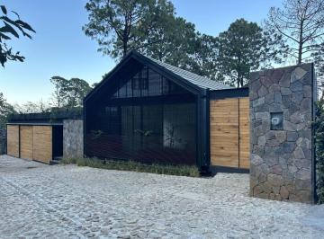 Casa · 580m² · 4 Recámaras · 3 Estacionamientos · Estrena Casa en Avandaro