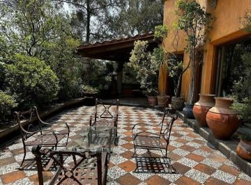 Casa · 900m² · 4 Recámaras · 2 Estacionamientos · Casa en Venta en Lomas de Chapultepec Sobre Paseo de La Reforma