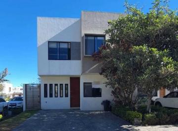 Casa de 3 habitaciones, Zapopan · Casa en Venta en Santillana Residencial - Solares