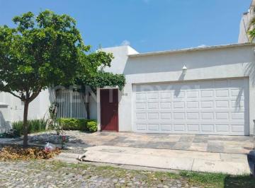 Casa · 204m² · 3 Recámaras · 1 Estacionamiento · Casa en Venta en Real Vista Hermosa