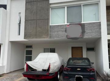 Casa de 3 habitaciones, Corregidora · Casa en Renta de Tres Recámaras