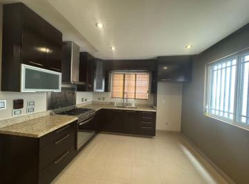 Casa de 3 habitaciones, Monterrey · Casa en Renta en Bosques de Las Cumbres C Monterrey en Privada