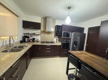 Casa de 3 habitaciones, Monterrey · Casa en Renta en Bosques de Las Cumbres C Monterrey en Privada