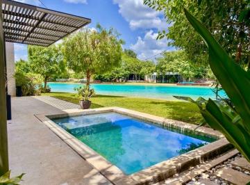 019fd38f3d553cc0bc4dc48208fa0b4d95168bd7422beaa51fde090fa2a3d1f4 · Casa en Venta en Yucatán Country Club, con Vista Al Lago en Privada Kanha
