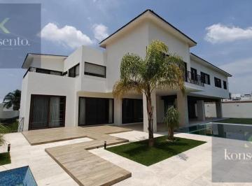 Casa · 1000m² · 4 Recámaras · 8 Estacionamientos · Casa en Balcones de Juriquilla