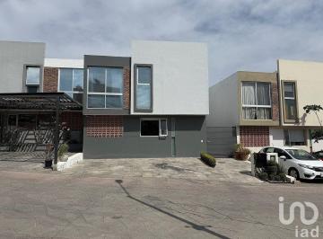 Casa · 320m² · 3 Recámaras · 3 Estacionamientos · Casa en Venta Colinas de San Isidro Zapopan, Jalisco