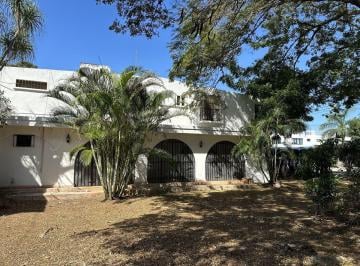 Casa de 4 habitaciones, Mérida · Casa en Venta con Terreno en Esquina Fraile
