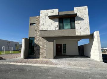 Casa · 209m² · 4 Recámaras · 2 Estacionamientos · Casa en Venta, con Cocina, en Privanzas del Campestre