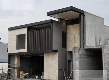 Casa · 362m² · 4 Recámaras · 2 Estacionamientos · Casa en Fraccionamiento Habita II
