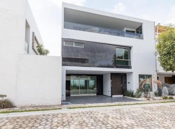Casa · 409m² · 3 Recámaras · 2 Estacionamientos · Casa en Venta en Parque Zacatecas