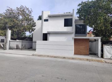 Casa · 180m² · 3 Recámaras · 2 Estacionamientos · Casa - Niños Héroes