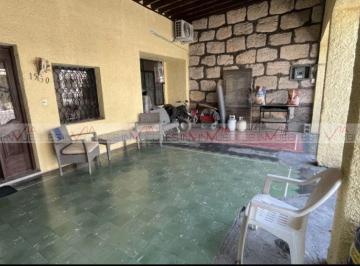 Casa · 216m² · 2 Recámaras · 2 Estacionamientos · Casa en Venta en Monterrey