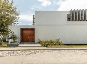 Casa · 441m² · 3 Recámaras · 2 Estacionamientos · Casa en Venta en El Alamo