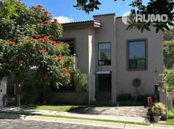 Casa en condominio de 4 habitaciones, Tlajomulco de Zúñiga · Excelente Oportunidad de Inversion Casa en Planta Baja en Desnivel
