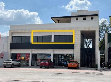Local comercial · 100m² · 5 Estacionamientos · Local en Renta en Plaza Comercial Cerca de Loretta Al Norponiente de La Ciudad
