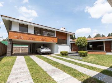 Casa · 523m² · 3 Recámaras · 3 Estacionamientos · Casa en Venta en Cipreses de Zavaleta