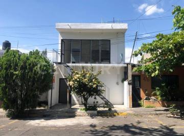 Casa · 185m² · 3 Recámaras · Casa en Venta en Calzada de La Armonía 480, Colonia Niños Héroes, Colima.