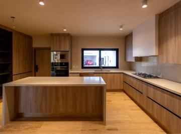 Te presentamos esta magnífica casa en venta ubicada en la exclusiva zona de Parq · Casa en Venta en Parque Virreyes