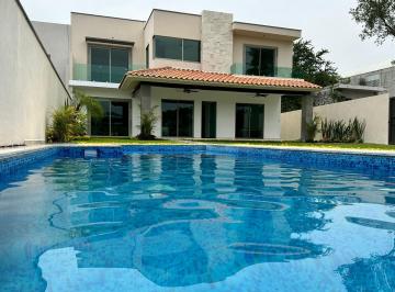 Casa · 240m² · 4 Recámaras · 2 Estacionamientos · Casa en Xochitepec