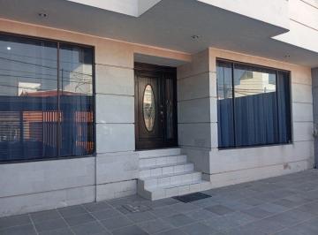 Casa · 232m² · 4 Recámaras · 3 Estacionamientos · Casa en Venta en Jardines de Bellavista