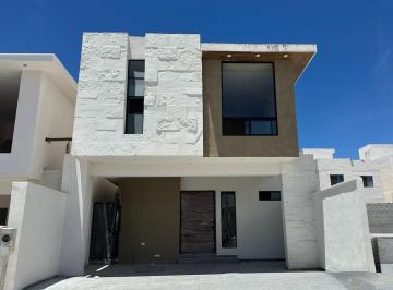 Casa · 205m² · 3 Recámaras · 2 Estacionamientos · Casa en Venta