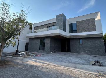 Casa de 3 habitaciones, Saltillo · Estrena Lujosa Residencia en Renta Al Norte de Saltillo