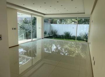 Casa · 5 Recámaras · 5 Estacionamientos · Enorme Casa en Coyoacan con Jardín y Roof Top