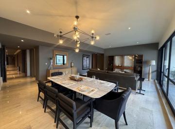 Departamento · 218m² · 3 Recámaras · 2 Estacionamientos · Departamento en Venta Interlomas con Balcón