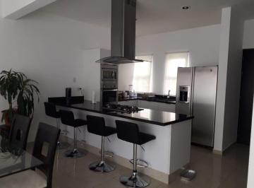 Casa · 189m² · 3 Recámaras · 2 Estacionamientos · Hermosa Casa en Venta en Cancún Residencial Arbolada