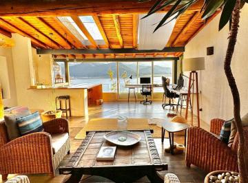 Casa en condominio · 330m² · 4 Recámaras · 2 Estacionamientos · Casa con Vista Al Lago en El Centro de Valle