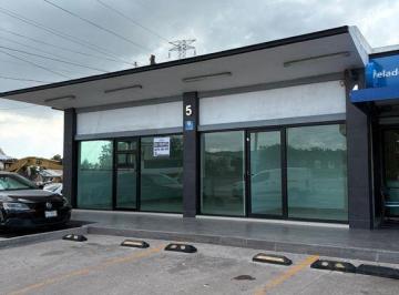 Local comercial · 90m² · 6 Estacionamientos · Local en Renta por Av Patria en Esquina