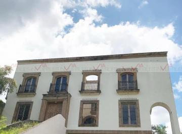 Casa · 567m² · 4 Recámaras · 3 Estacionamientos · Casa en Venta en Santiago Centro