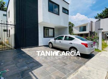 Casa de 3 habitaciones, Fortín · Vendo Bonita y Cómoda Casa en Fraccionamiento Privado con Recámara en Planta Baja en Fortín.