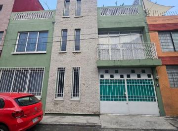 Casa de 3 habitaciones, Coyoacán · Casa en Colonia El Reloj Para Remodelar