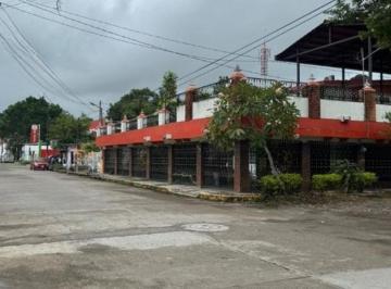 Casa · 330m² · 6 Recámaras · 4 Estacionamientos · Casa en Venta Col. La Rueda Poza Rica, Ver.
