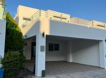Casa · 144m² · 3 Recámaras · 2 Estacionamientos · Casa en Renta en Privada Carpatos en Valle Alto