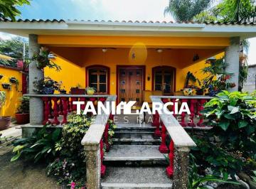 Casa de 3 habitaciones, Fortín · Vendo Bella Casa de 1 Planta con Amplio Jardín, en Fortín