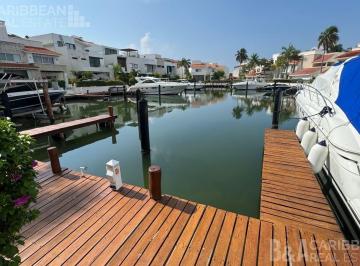 Casa · 580m² · 4 Recámaras · 2 Estacionamientos · Casa - Isla Dorada
