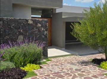 Casa de 4 habitaciones, León · Casa Nueva en Venta 4 Recamaras en El Bosque Country Club de Leon con Vista Excepcional a La Ciudad