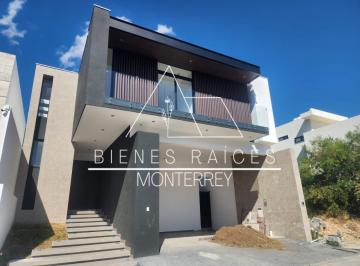 Casa · 403m² · 3 Recámaras · 2 Estacionamientos · Casa en Venta en Santa Isabel con Amplios Espacios, Patio de 50 m² y Equipada.