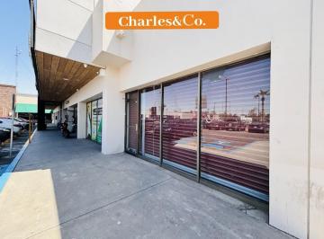 Local comercial · 54m² · 50 Estacionamientos · Local en Renta