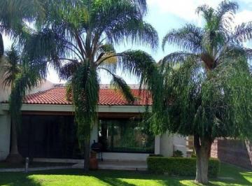 Casa · 1729m² · 4 Recámaras · 3 Estacionamientos · Casa - El Trébol