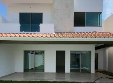 Casa de 4 habitaciones, Xochitepec · Casa Sola en Venta con 4 Recamaras Alberca Al Sur de Cuernavaca Morelos