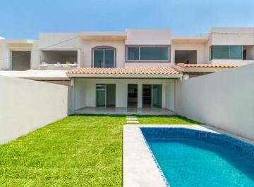 Casa de 4 habitaciones, Xochitepec · Casa en Venta con Alberca Privada 4 Recamaras a 15 Minutos de Cuernavaca Morelos